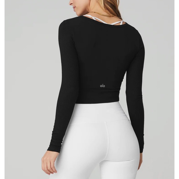 ALO Yoga Black Long Sleeve Top - Picture 2 of 5